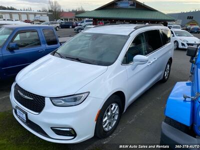 2022 Chrysler Pacifica Touring L   - Photo 2 - Friday Harbor, WA 98250