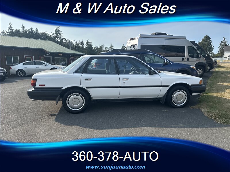 1990 Toyota Camry Deluxe  