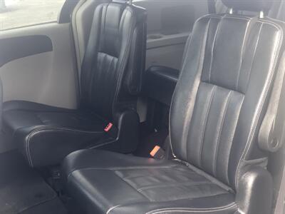 2015 Chrysler Town & Country Touring   - Photo 15 - Owatonna, MN 55060