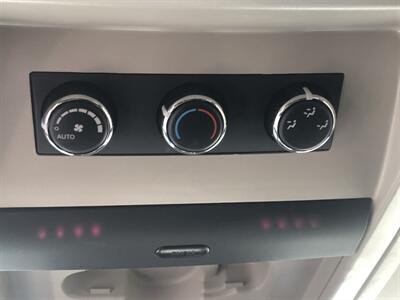 2015 Chrysler Town and Country Touring   - Photo 38 - Owatonna, MN 55060