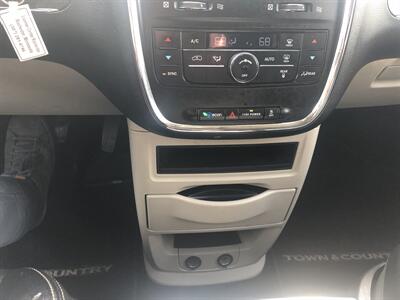2015 Chrysler Town and Country Touring   - Photo 36 - Owatonna, MN 55060