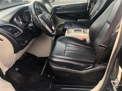 2015 Chrysler Town & Country Touring   - Photo 13 - Owatonna, MN 55060