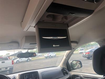2015 Chrysler Town & Country Touring   - Photo 16 - Owatonna, MN 55060