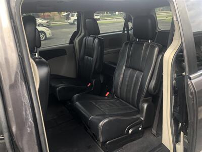 2015 Chrysler Town & Country Touring   - Photo 14 - Owatonna, MN 55060