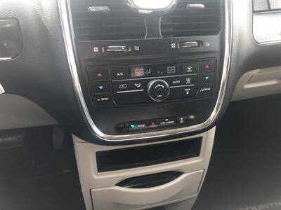 2015 Chrysler Town & Country Touring   - Photo 30 - Owatonna, MN 55060