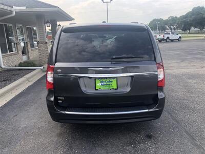2015 Chrysler Town & Country Touring   - Photo 8 - Owatonna, MN 55060