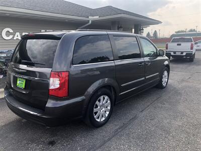 2015 Chrysler Town & Country Touring   - Photo 10 - Owatonna, MN 55060