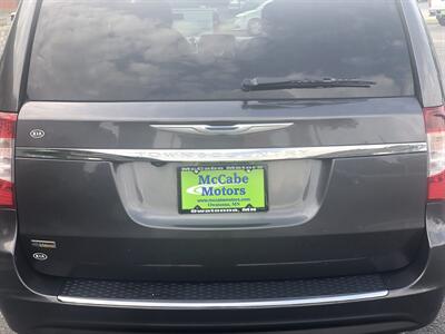 2015 Chrysler Town & Country Touring   - Photo 9 - Owatonna, MN 55060