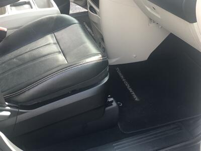 2015 Chrysler Town & Country Touring   - Photo 24 - Owatonna, MN 55060