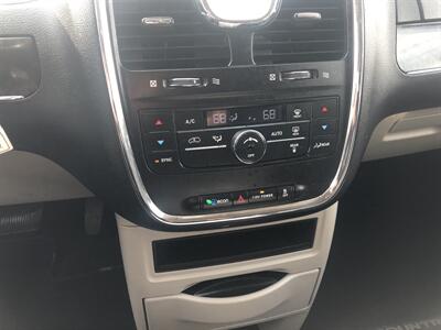 2015 Chrysler Town & Country Touring   - Photo 29 - Owatonna, MN 55060