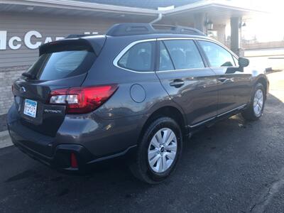 2018 Subaru Outback 2.5i   - Photo 10 - Owatonna, MN 55060