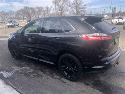 2022 Ford Edge ST-Line   - Photo 9 - Owatonna, MN 55060
