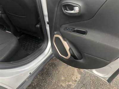 2015 Jeep Renegade Latitude   - Photo 25 - Owatonna, MN 55060