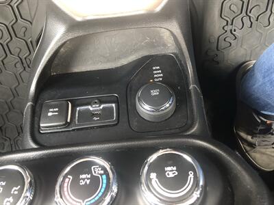 2015 Jeep Renegade Latitude   - Photo 30 - Owatonna, MN 55060