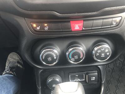 2015 Jeep Renegade Latitude   - Photo 28 - Owatonna, MN 55060