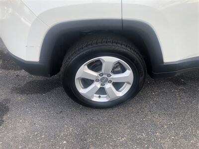 2019 Jeep Compass Latitude   - Photo 11 - Owatonna, MN 55060