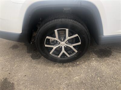 2024 Jeep Grand Cherokee L Limited   - Photo 10 - Owatonna, MN 55060