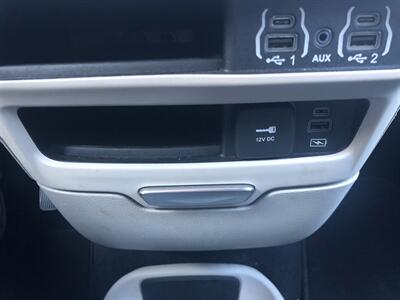 2022 Chrysler Pacifica Touring L   - Photo 33 - Owatonna, MN 55060