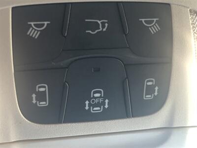 2022 Chrysler Pacifica Touring L   - Photo 39 - Owatonna, MN 55060