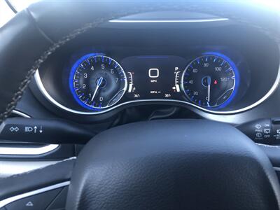 2022 Chrysler Pacifica Touring L   - Photo 25 - Owatonna, MN 55060