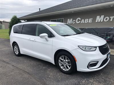 2022 Chrysler Pacifica Touring L   - Photo 1 - Owatonna, MN 55060