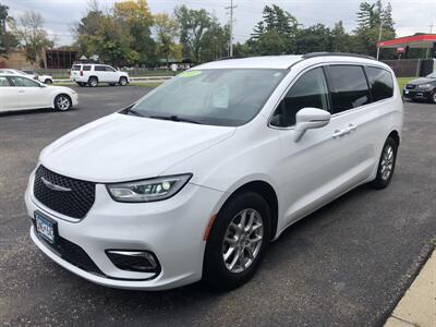 2022 Chrysler Pacifica Touring L   - Photo 3 - Owatonna, MN 55060
