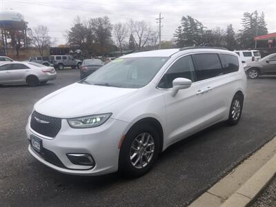 2022 Chrysler Pacifica Touring L   - Photo 5 - Owatonna, MN 55060