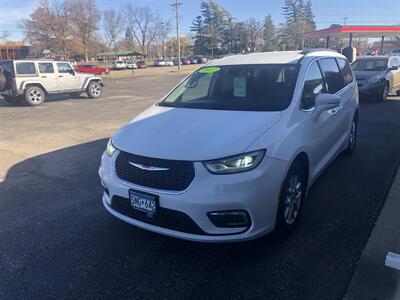 2022 Chrysler Pacifica Touring L   - Photo 24 - Owatonna, MN 55060