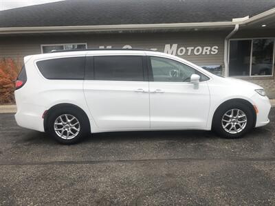 2022 Chrysler Pacifica Touring L   - Photo 1 - Owatonna, MN 55060