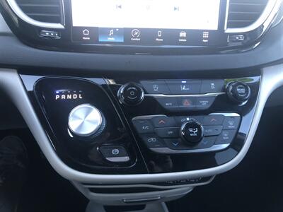 2022 Chrysler Pacifica Touring L   - Photo 28 - Owatonna, MN 55060