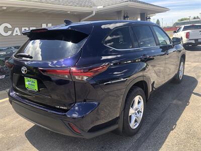 2024 Toyota Highlander LE   - Photo 9 - Owatonna, MN 55060