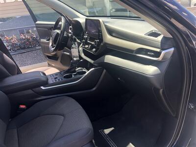 2024 Toyota Highlander LE   - Photo 23 - Owatonna, MN 55060
