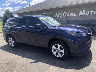 2024 Toyota Highlander LE   - Photo 2 - Owatonna, MN 55060