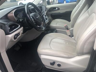2019 Chrysler Pacifica Touring L   - Photo 12 - Owatonna, MN 55060