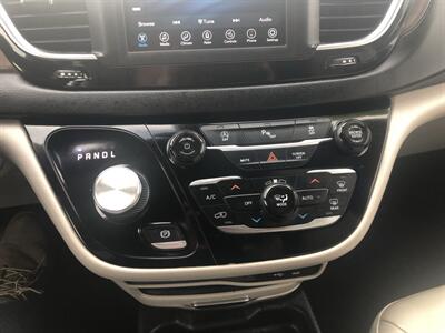 2019 Chrysler Pacifica Touring L   - Photo 31 - Owatonna, MN 55060