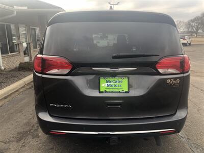 2019 Chrysler Pacifica Touring L   - Photo 6 - Owatonna, MN 55060