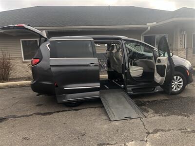 2019 Chrysler Pacifica Touring L   - Photo 23 - Owatonna, MN 55060