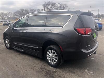 2019 Chrysler Pacifica Touring L   - Photo 5 - Owatonna, MN 55060