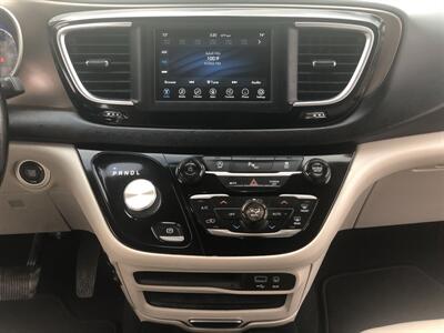 2019 Chrysler Pacifica Touring L   - Photo 28 - Owatonna, MN 55060