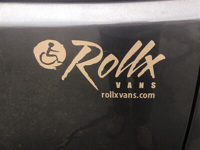 2019 Chrysler Pacifica Touring L   - Photo 9 - Owatonna, MN 55060