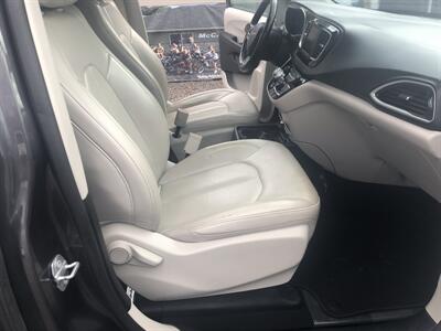 2019 Chrysler Pacifica Touring L   - Photo 19 - Owatonna, MN 55060