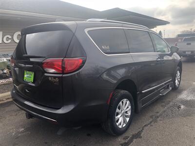 2019 Chrysler Pacifica Touring L   - Photo 8 - Owatonna, MN 55060