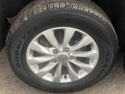 2019 Chrysler Pacifica Touring L   - Photo 11 - Owatonna, MN 55060