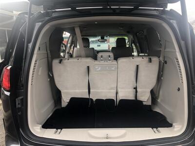 2019 Chrysler Pacifica Touring L   - Photo 17 - Owatonna, MN 55060