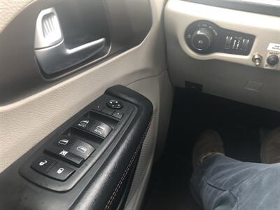 2019 Chrysler Pacifica Touring L   - Photo 38 - Owatonna, MN 55060