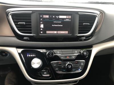 2022 Chrysler Voyager LX   - Photo 17 - Owatonna, MN 55060