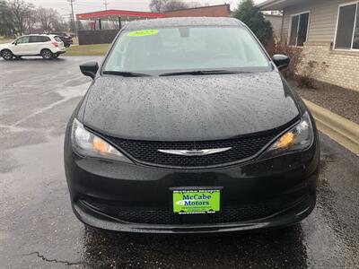 2022 Chrysler Voyager LX   - Photo 3 - Owatonna, MN 55060