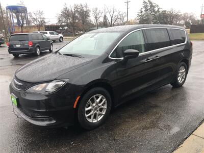 2022 Chrysler Voyager LX   - Photo 5 - Owatonna, MN 55060