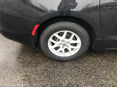 2022 Chrysler Voyager LX   - Photo 8 - Owatonna, MN 55060