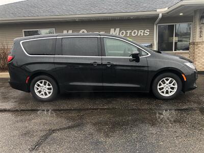 2022 Chrysler Voyager LX   - Photo 1 - Owatonna, MN 55060